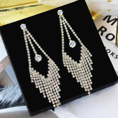 Bông tai hot girl sang chảnh đính đá bản to ấn tượng