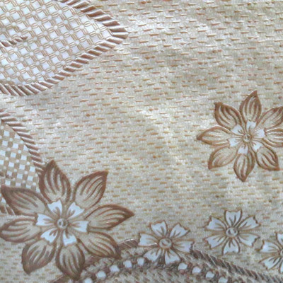 Khăn Trải Bàn PAULEE PWL 241 (147cm x 230cm) hoa văn nổi, ánh kim vàng, nền kem nhạt, nhựa PVC dẻo-không thấm nước