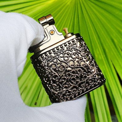 Vỏ Hột Quẹt Bật Lửa Zorro Z582-201 Thiết Kế Độc Lạ Với Hoa Văn Cổ Nổi Phía Trước Nhiều Màu - Dùng Xăng Đá Cao Cấp