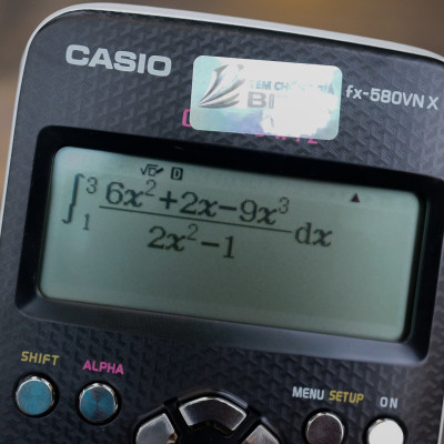 Máy tính Casio FX-580VN - Khuyến mại 02 cây bút bi