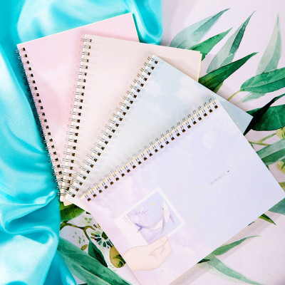 Sổ Tay Ghi Chép A5 Gáy Xoắn 60 Trang Deli - Kẻ Ngang - Bìa Họa Tiết Hoa / Mèo / Cá - LA560