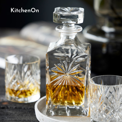 Bộ bình và 4 ly uống whisky