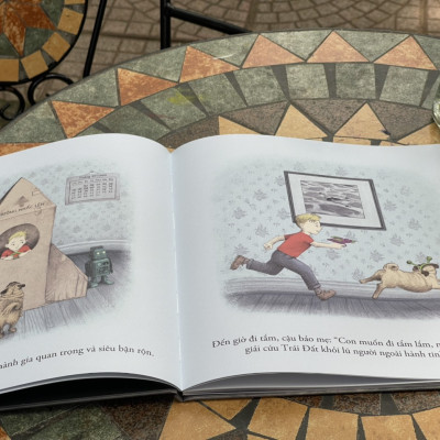 (Giải sách IODE Jean Throop) (Bìa cứng) (Sách tranh thiếu nhi in màu) BÓNG TỐI BAO LA – Dựa Trên Một Câu Chuyện Có Thật - Chris Hadfield – Anh Em Nhà Fan – Sanhobooks