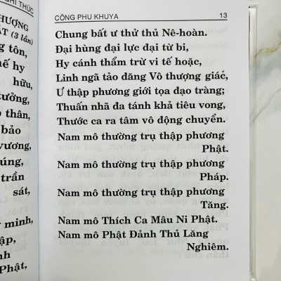 Kinh Nhật Tụng khổ 11.5x15.5 bìa cứng , tặng kèm bao sách