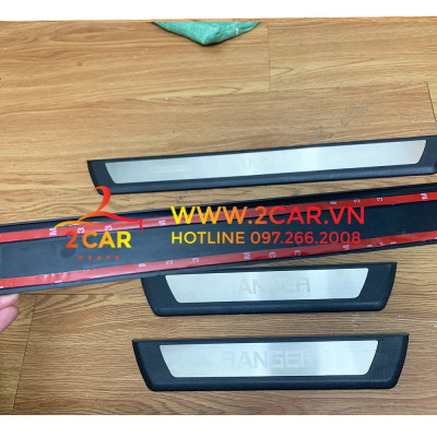 ỐP BẬC CHÂN NGOÀI NHỰA ĐEN FORD RANGER 2015-2021, nhựa đen siêu đẹp