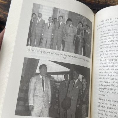 (Ấn bản kỷ niệm 100 năm ngày sinh của Cố Thủ tướng Singapore Lý Quang Diệu) (Tặng Phụ bản 20 trang + bộ postcard) (Boxset 2 tập) HỒI KÝ LÝ QUANG DIỆU – Tập I CÂU CHUYỆN SINGAPORE – Tập II TỪ THẾ GIỚI THỨ BA VƯƠN LÊN THỨ NHẤT– Omega Plus
