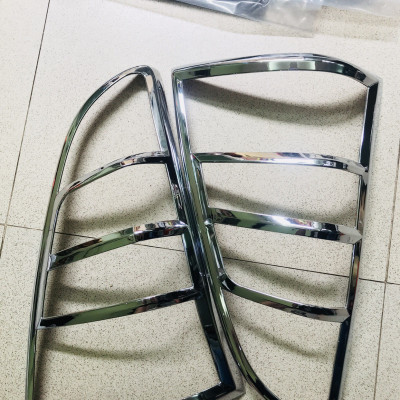 Ốp viền đèn hậu dành cho xe toyota innova 2013-2015