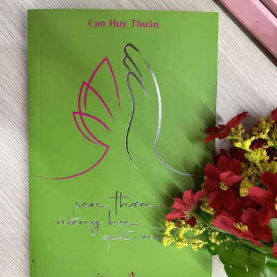 Sen thơm nắng hạ quê mình