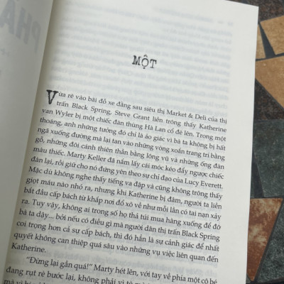 THỊ TRẤN BỊ NGUYỀN RỦA – HEX – Thomas Olde Heuvelt – Lê Hồng Vân dịch – Nhã Nam – NXB Phụ nữ (Bìa mềm)