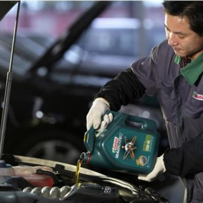 Dầu nhớt cho động cơ ô tô Castrol Magnatec 10W-40 (Can 4 lít)