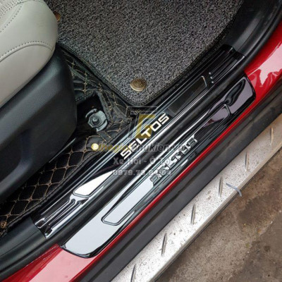 BỘ SẢN PHẨM Nẹp bước chân và ốp chống trầy cốp Kia Seltos - Mẫu Titan