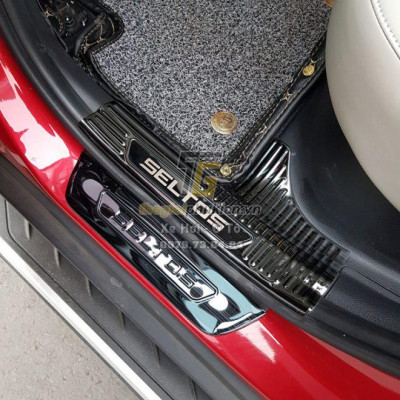 BỘ SẢN PHẨM Nẹp bước chân và ốp chống trầy cốp Kia Seltos - Mẫu Titan