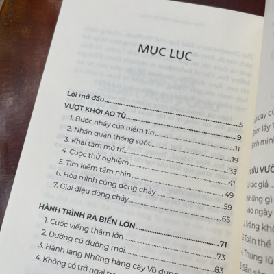 PING GIẢI CỨU VƯỜN ĐỊA ĐÀNG - Stuart Avery Gold - First New – bìa mềm