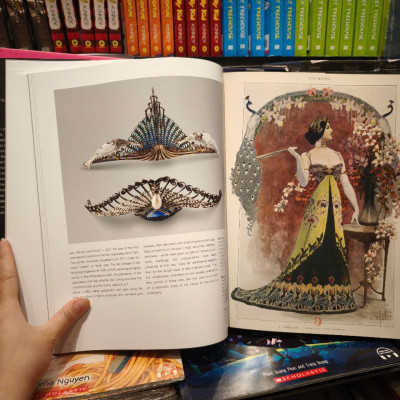 Sách - Adorning Fashion: The History of Costume Jewellery to Modern Times by Deanna Farneti Cera