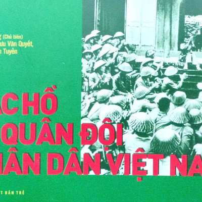 Di Sản Hồ Chí Minh - Bác Hồ Với Quân Đội Nhân Dân Việt Nam