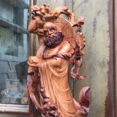 Tượng đạt ma sư tổ ngự tam lân bằng gỗ hương đá tô làm mầu giả cổ kt cao 60×21×11cm