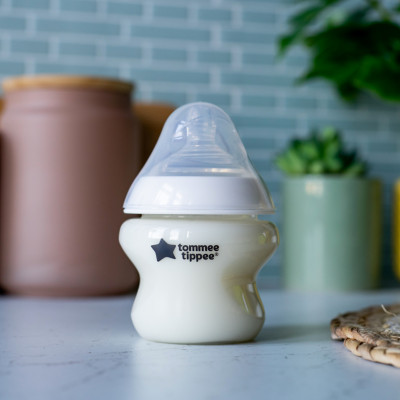 Bình Sữa Ty Siêu Mềm Tự Nhiên Tommee Tippee Natural Start 150ml, Núm Ty Của Bình 0-3 Tháng (Bình đôi)