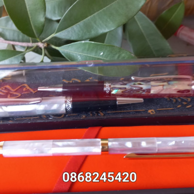 Bút bi ký viết phong thủy khảm vỏ xác trắng phong cách lịnh mãn đẳng cấp