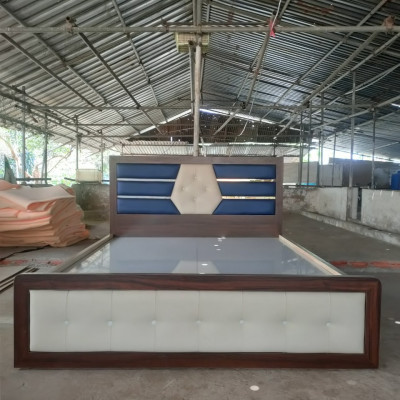 Giường gỗ MDF lõi xanh Tundo kết hợp inox mạ vàng 