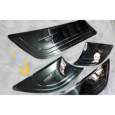 Bộ ốp tapli titan cánh cửa xe Mazda 3 2016-2019
