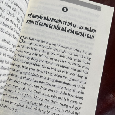 HÀNH TRÌNH TRIỆU ĐÔ CRYPTO: “Vỡ lòng” về tiền điện tử – Freeman Publication – Quế Chi dịch – Bizbooks – NXB Hồng Đức (Bìa mềm)