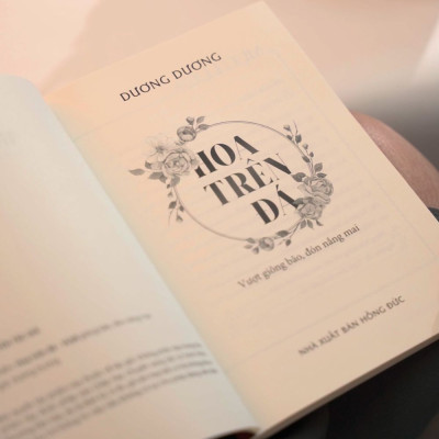 Sách Hoa Trên Đá