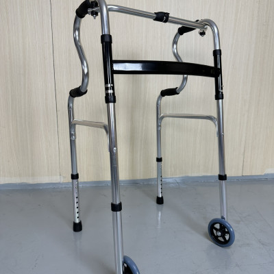 Khung tập đi cho người già có bô vệ sinh đi kèm, chắc chắn, an toàn, gấp gọn khi không sử dụng, chính hãng Nikita