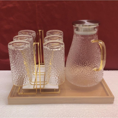 Combo bộ bình cốc thủy tinh chịu nhiệt vân sần kèm giá úp và khay gỗ.
