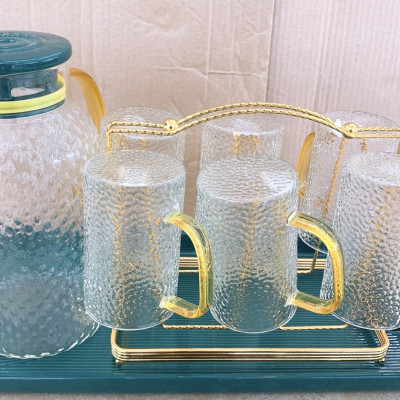 COMBO BÌNH THỦY TINH ĐỰNG NƯỚC UỐNG KÈM 6 CỐC QUAI VÀNG, GIÁ TREO CỐC, KHAY SỨ MÀU XANH CỔ VỊT CHỊU NHIỆT CÁO CẤP - ANTH254