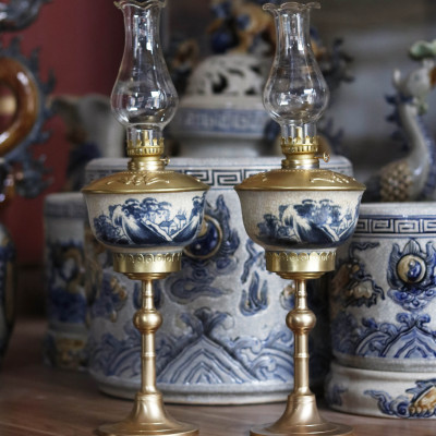 Đèn dầu men rạn Bát Tràng bọc đồng - Dáng đèn Trần 42cm