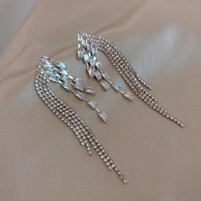 Earrings nữ đeo tai dáng dài chảy gắn đá cao cấp