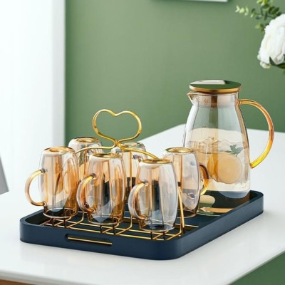 COMBO BỘ BÌNH ĐỰNG NƯỚC THỦY TINH CHỊU NHIỆT 6 CỐC MÀU VÀNG KÈM KHAY ĐỰNG GIÁ ÚP CỐC ( KHAY , GIÁ ÚP GIAO NGẪU NHIÊN ) - VD98 