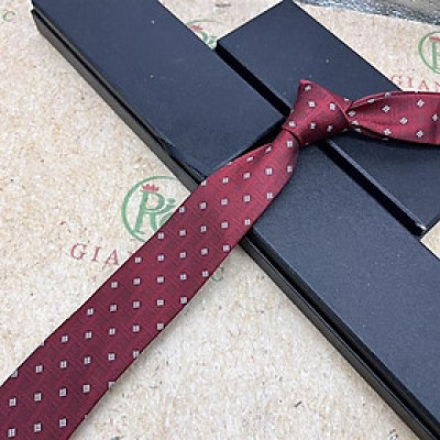 Cà vạt nam màu đỏ trầm chấm thoi mẫu tự thắt bản nhỏ 6cm cho nam mẫu mới t1/2024