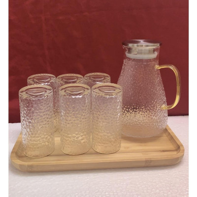 Combo bộ bình cốc thủy tinh chịu nhiệt vân sần kèm giá úp và khay gỗ.