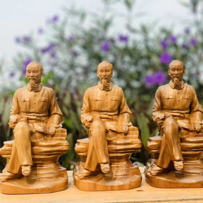 Tượng bác hồ bằng gỗ bách xanh thơm nức kt  cao 20×11×10cm