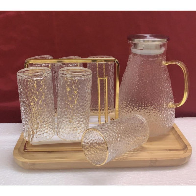 Combo bộ bình cốc thủy tinh chịu nhiệt vân sần kèm giá úp và khay gỗ.