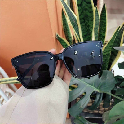 Kính xinh, Kính mát/Kính râm unisex Mắt vuông nhựa đen thời trang + tặng tuavit Kính xinh mini đa năng