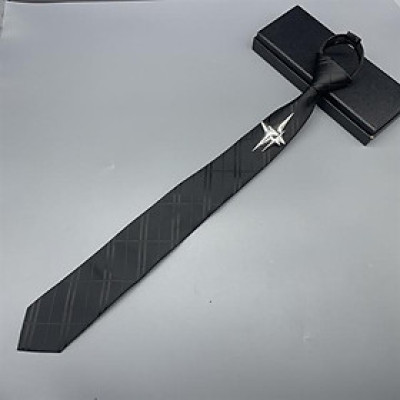 Cà vạt nam màu đen thắt sẵn mẫu kẻ ziczac đính sao ánh sáng