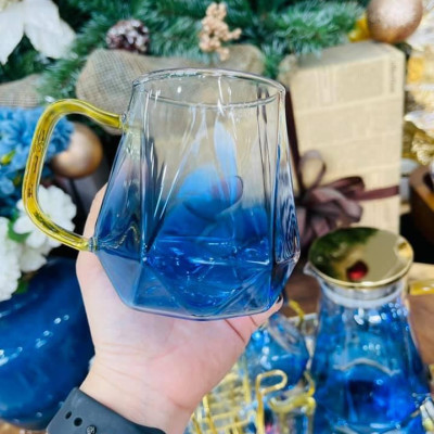 COMBO BỘ BÌNH ĐỰNG NƯỚC UỐNG THỦY TINH CAO CẤP KÈM 6 CỐC MÀU XANH NƯỚC BIỂN, KHAY VÀ GIÁ ÚP - VD106