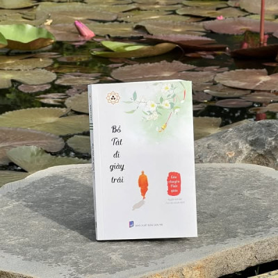 Sách -  Bồ Tát Đi Giày Trái - Vĩnh Nghiêm Books