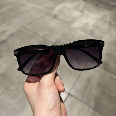 Kính xinh, Kính mắt vuông đi đường chống nắng gọng nhựa