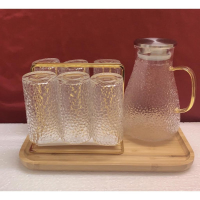 Combo bộ bình cốc thủy tinh chịu nhiệt vân sần kèm giá úp và khay gỗ.