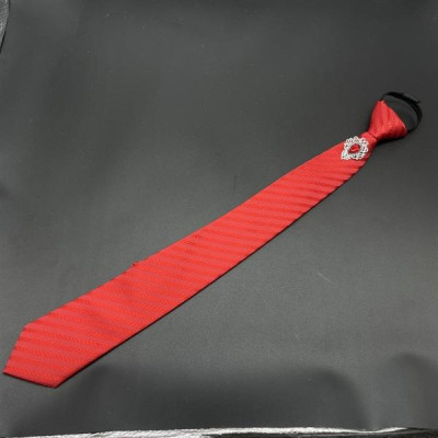 Cà vạt 6cm màu đỏ kẻ chìm thắt sẵn đính đá đỏ sang trọng