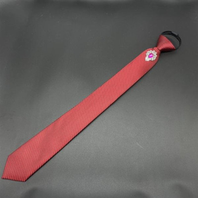 Cà vạt 6cm màu đỏ kẻ đơn giản thắt sẵn đính đá hồng sang trọng