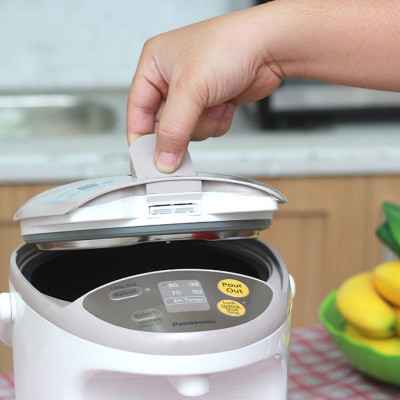 Bình Thủy Điện Panasonic NC-EG4000CSY 4 Lít - Xuất xứ Thái Lan - Dung tích 4L, Công suất 700W, Ruột bình phủ carbon hạt nổi, Chức năng hẹn giờ và tẩy cặn- Hàng Chính Hãng - Bảo Hành 12 Tháng