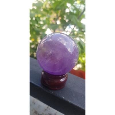 Trái Bi Phong Thủy Đá Thạch Anh Tím tự nhiên đậm tươi nhỏ vừa đế gỗ để bàn size cao 8cm x đk 6cm có tên khoa học amethyst hợp Anh Chị mệnh Hỏa và Thổ đặt trên bàn làm việc, nhà, công ty hướng Đông hoặc hướng Nam giúp cân bằng nội tâm, đem lại bình an ạ