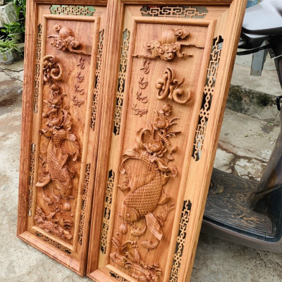 Tranh điêu khắc lý ngư vọng nguyệt bằng gỗ hương đá kt 42×117×5cm