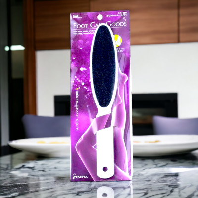 Cây Chà Gót Chân Có Tay Cầm Cán Nhựa Kai 000HB-0304 (Màu Trắng)