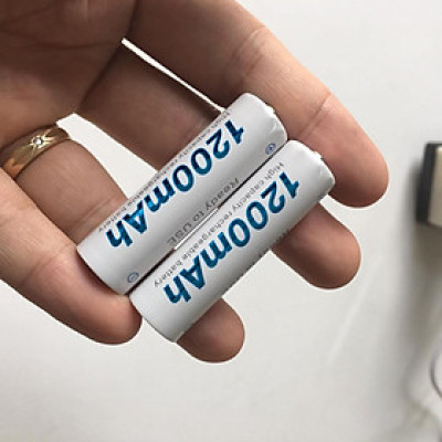 Bộ sạc pin 2 cổng Beston C8001 Sạc được 2 loại pin AA/AAA 1.2V dùng cho micro không dây, đồ chơi, đồng hồ, điều khiển