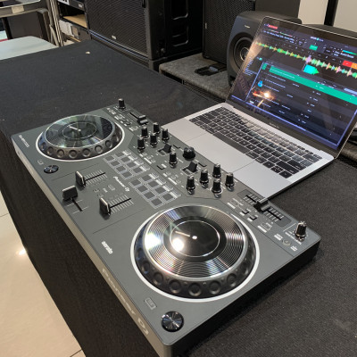 Máy DJ Controller 2 kênh sử dụng Serato  DJ  DDJ REV1 Pioneer  - Hàng chính hãng